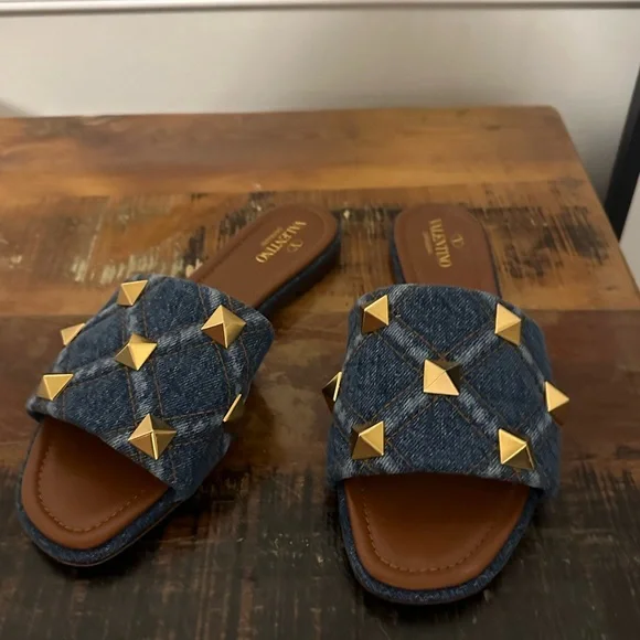 NEW Valentino Roman Stud denim Slides size 39.5 - Picture 8 of 12